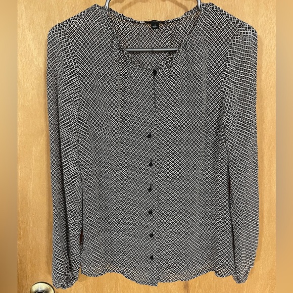 #148- ANN TAYLOR -100% silk blouse - Picture 1 of 4